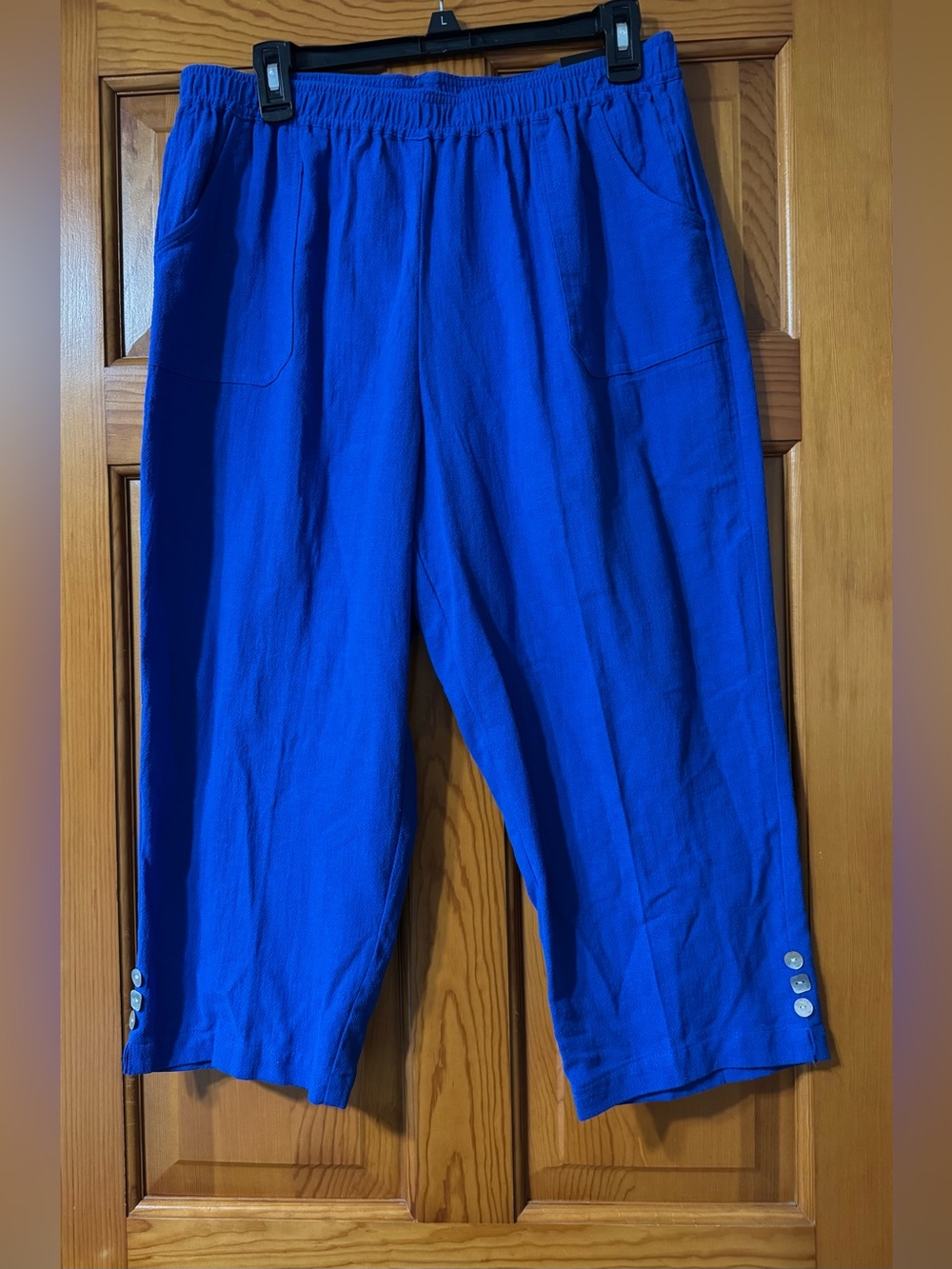 Alfred Dunner Royal Blue Elastic-Waist Capris with Hem Buttons